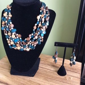Light-weight multi strand necklace set